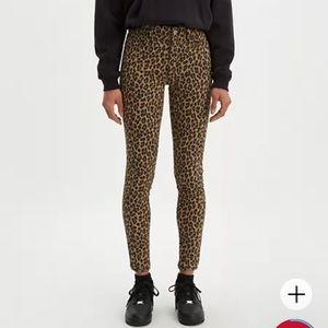 720 Levi’s high rise leopard print jeans